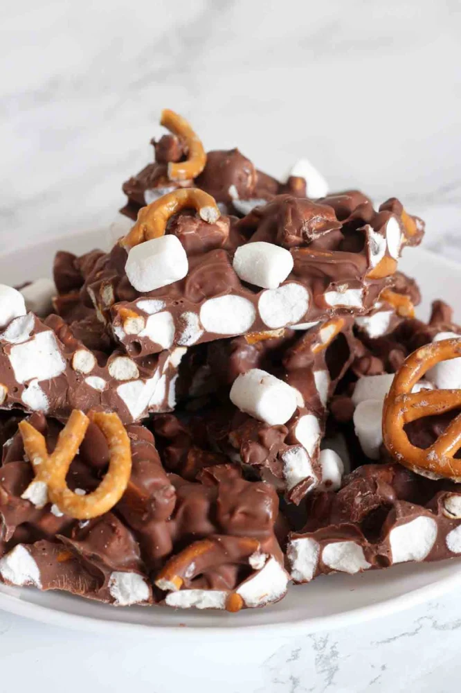 How to Make Easy Chocolate Bark with Marshmallows