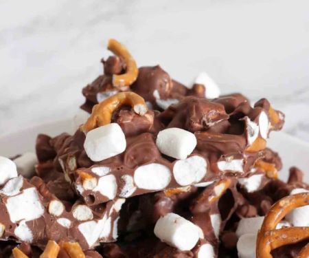 How to Make Easy Chocolate Bark with Marshmallows