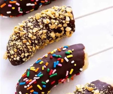 How to Make Chocolate-Covered Banana Treats for Kids