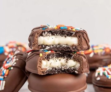 How to Make Chocolate-Covered Oreos for Parties