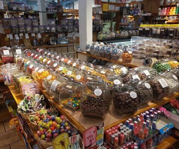 Exploring the Best Candy Shops in Chicago for Sweet Lovers