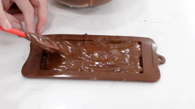How to Repair Broken Chocolate Bars by Melting and Remolding